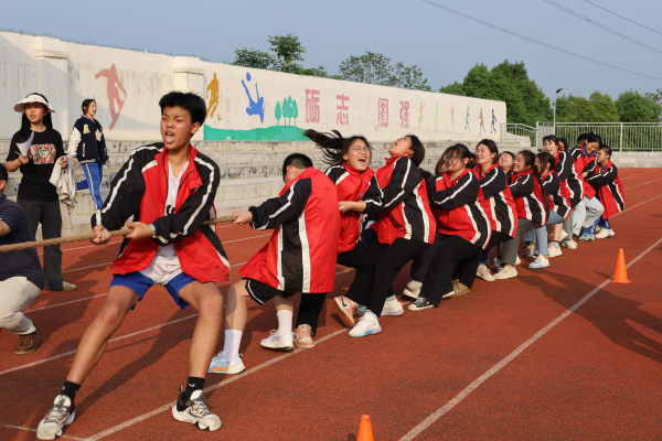 常德德才科技職業(yè)學校：拔河比賽促團結(jié) 凝心聚力展風采